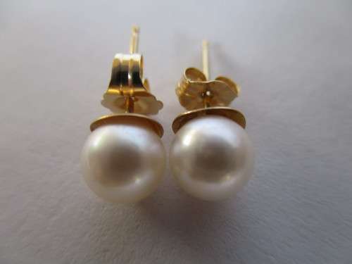 14 ct Solid Gold and Genuine Cultured Perls Earrings/ stud