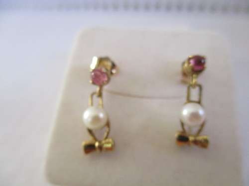 18 ct  Yellow Gold and Pink Tourmalibes & Cultured Pearl Earrings.