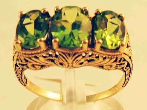 Stunning 9ct Gold and Peridots Ring