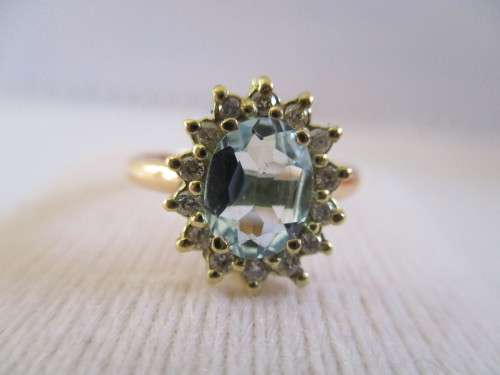 A 18ct Yellow  Gold Aquamarine and Diamonds Ring