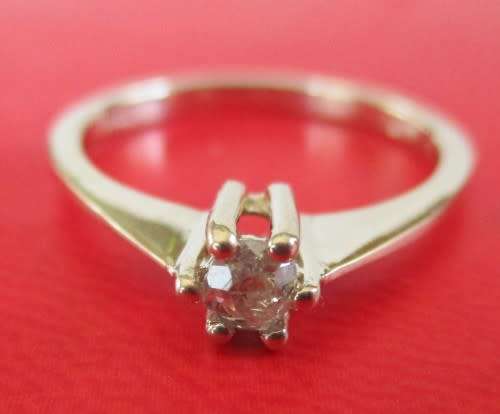 18ct  Solid Yellow  Gold  and Genuine Diamond 0.15ct  Ring