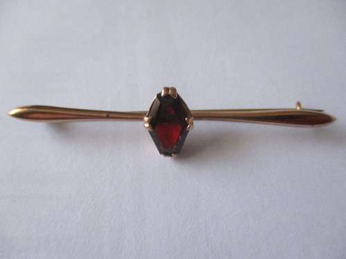 Vintage 9ct. Gold and Garnet Brooch