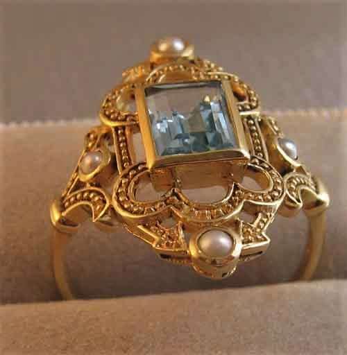 Beautiful 9ct  So,id Yellow Gold, Genuine Blue Topaz  and Seed Pearls Ring