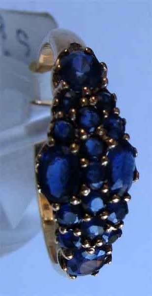 9ct Yellow Gold and Blue sapphires Ring