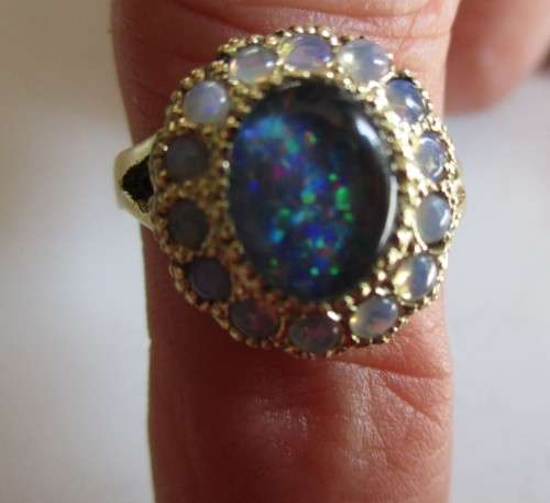 18ct solid Yellow Gold and Genuine Opals Ring
