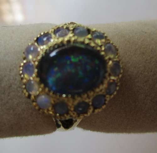 18ct solid Yellow Gold and Genuine Opals Ring