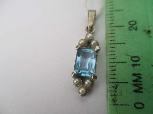 9ct White Gold and Genuine Blue topaz and Seed Pearls Pendant