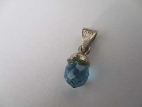9ct White Gold and Blue Topaz Faceted Briollet Pendant