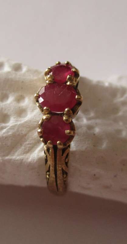 Solid 9ct Yellow Gold and Genuine Rubies Ring