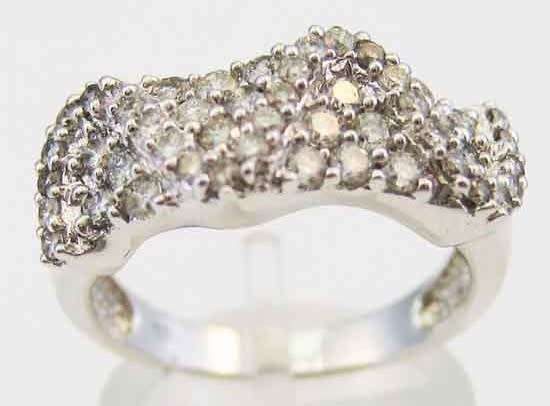 18 KT WHITE GOLD  AND GENUINE WHITE DIAMONDS RING