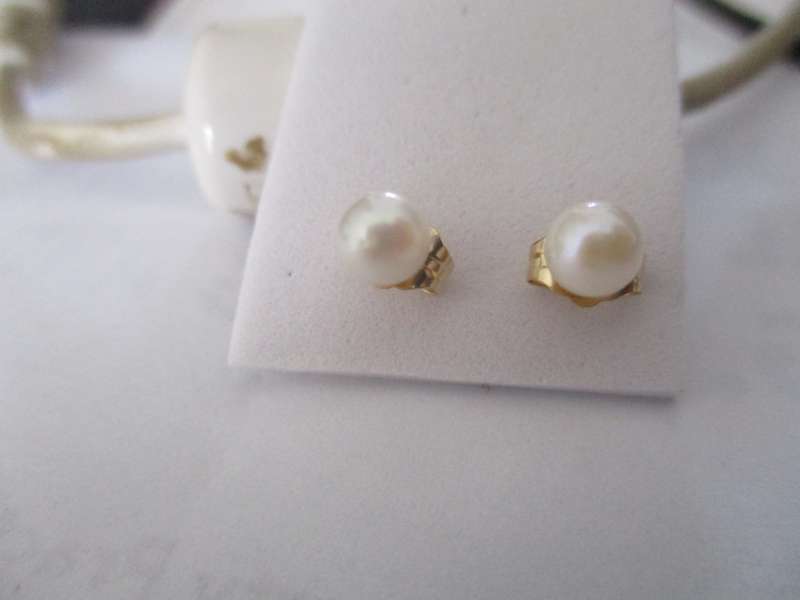 14K Gold and Culture Pearls Earrings/ Studs