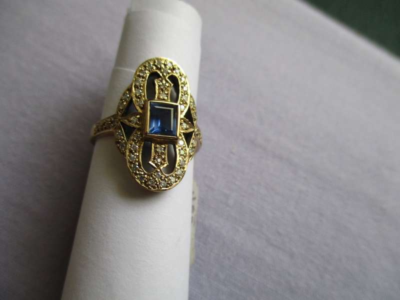 Splendid Diamonds and Blue sapphire in 9 Carat Yellow Gold Ring-