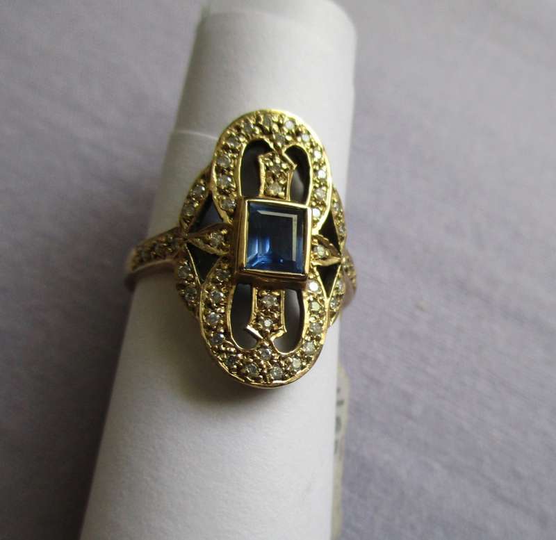 Splendid Diamonds and Blue sapphire in 9 Carat Yellow Gold Ring-