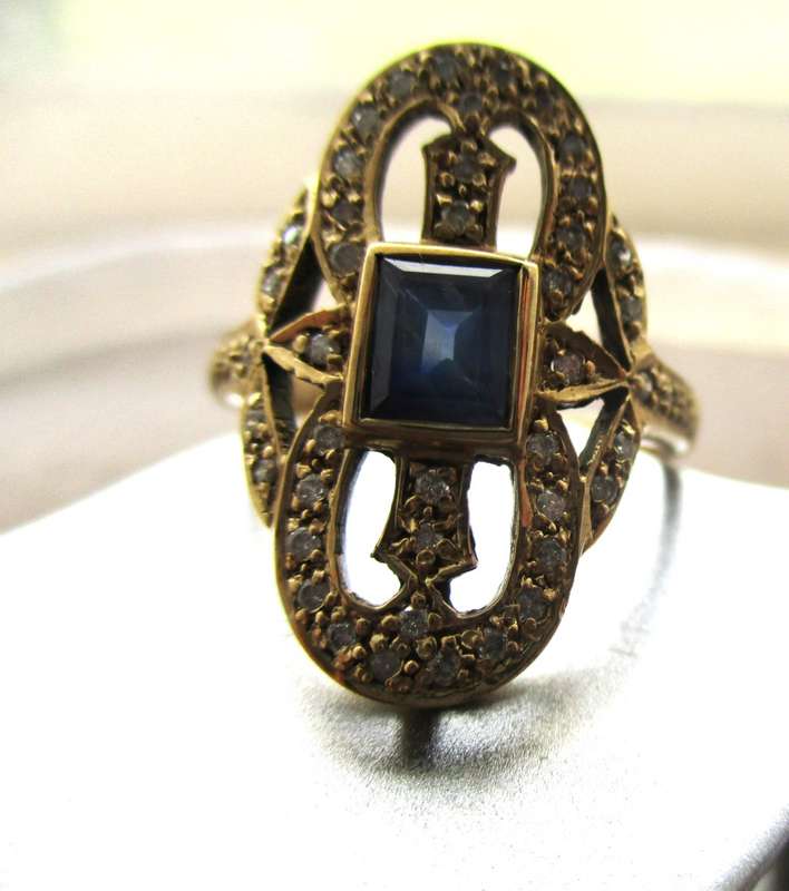 Splendid Diamonds and Blue sapphire in 9 Carat Yellow Gold Ring-