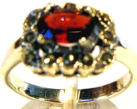 Beautiful Sterling Silver and Garnet Ring.