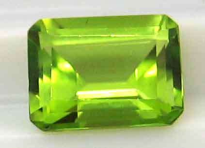 7.00 x 5.00 mm Emerald cut Peridot 1.11 ct.