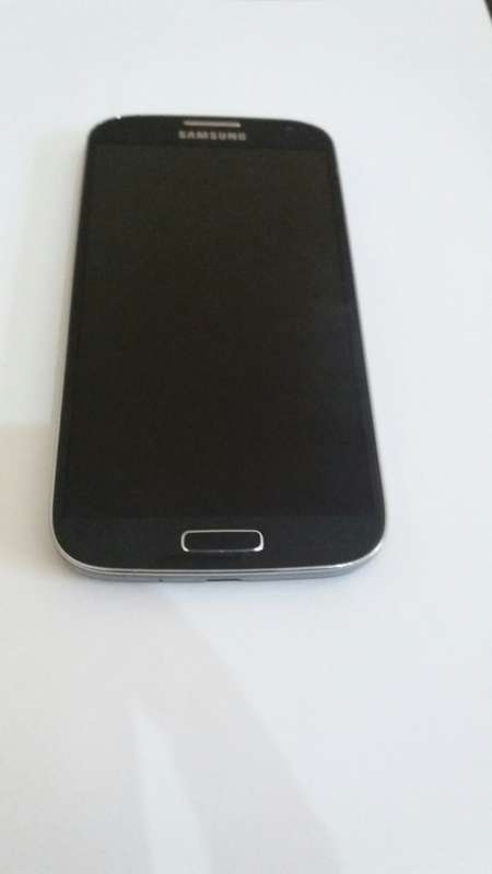 S4 Samsung 32 gig  in Good Condition - Free New Cover & Glass Screen Protector - Have a look