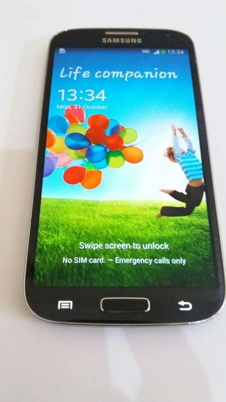 S4 Samsung 32 gig  in Good Condition - Free New Cover & Glass Screen Protector - Have a look