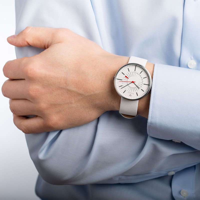 -I GENUINE I EXCLUSIVE I-  YVES CAMANI Morvan Mens Flat Stainless Steel Case Leather  Strap Watch