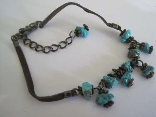 Darling turquoise and leather bracelet, adjustable length.