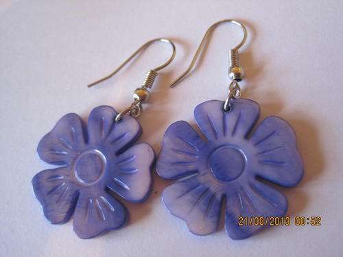 Purple flower earrings in shell