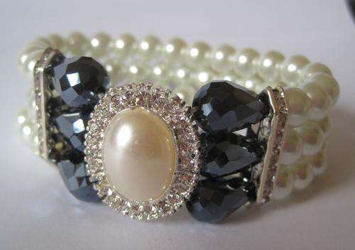 Gorgeous triple-strand pearly bracelet!