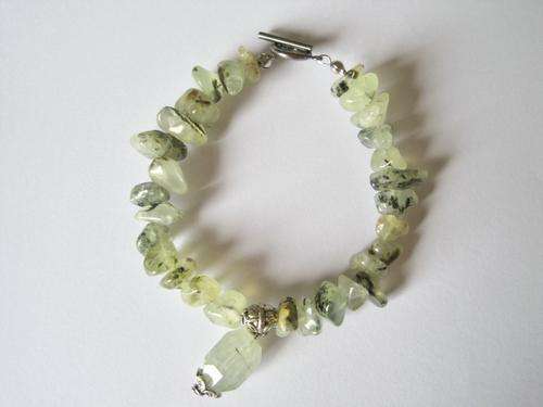 Bracelet in gentle Prehnite...