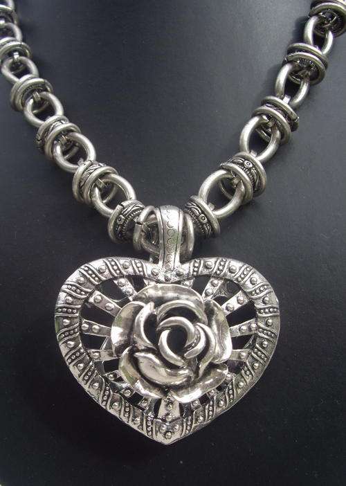 ASTONISHING HUGE ROSE HEART PENDANT, ON CHUNKY CHAIN !!!