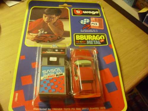 Burago  - VINTAGE  SASOL Pump and FERRARI  set