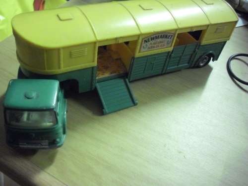 Corgi major Toys - ARTICULATED HORSE BOX