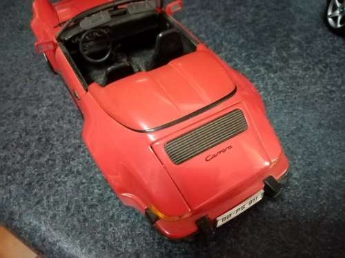 MAISTO -  PORSCHE 911 SPEEDSTER 1989 - Scale 1:18