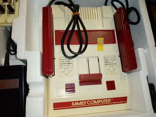 NINTENDO -  FAMILY COMPUTER  - MADE IN JAPAN - 1983
