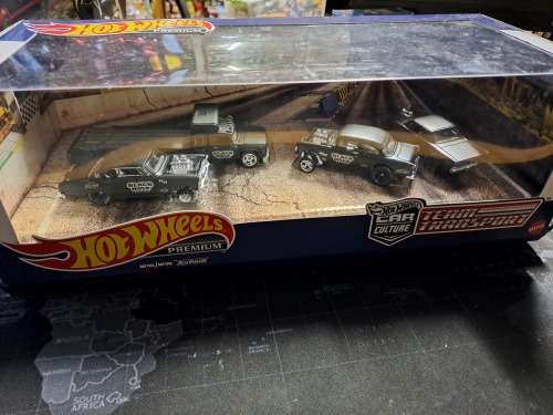 HOTWHEELS PREMIUM - TEAM TRANSPORT