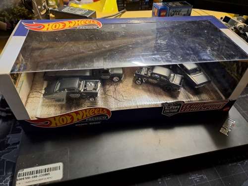 HOTWHEELS PREMIUM - TEAM TRANSPORT