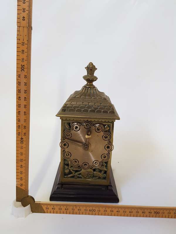 antique wind up mantel clock