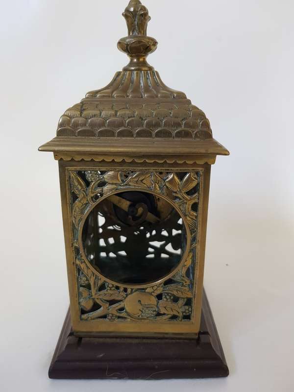antique wind up mantel clock
