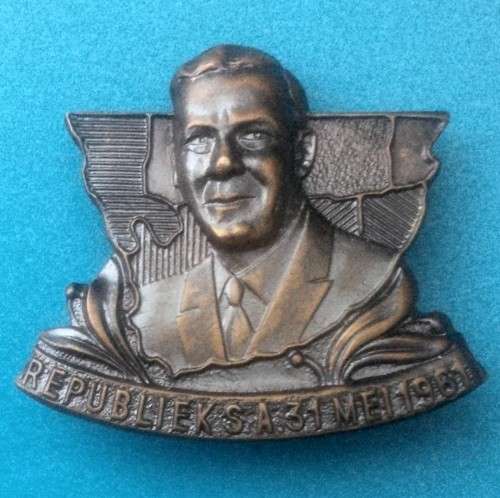 Vintage HF VERWOERD founding of REPUBLIC (31 May 1961) lapel pin badge!! #1
