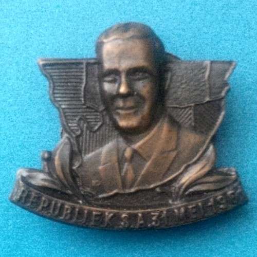 Vintage HF VERWOERD founding of REPUBLIC (31 May 1961) buttonhole badge!! #2