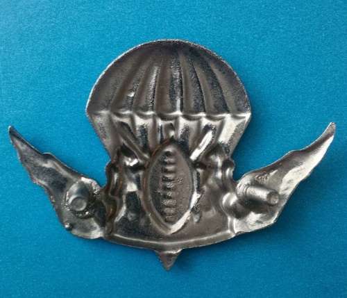 TRANSKEI Defence Force PARACHUTE cap badge!!