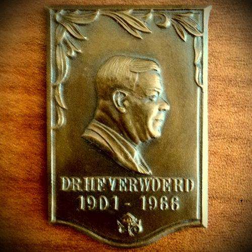 HF VERWOERD Prime Minister (1958 - 1966) "Skep u eie toekoms" medallion - @@@ R1 START!!!