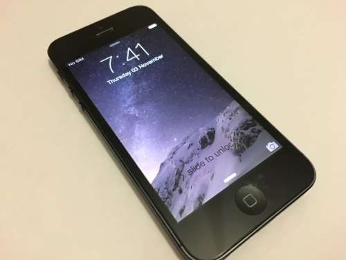 Apple iPhone 5 16gb Black - Free delivery