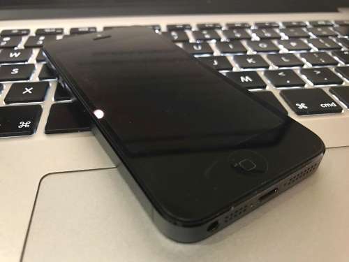 Apple iPhone 5 16GB Space Gray - Nearly looks new!