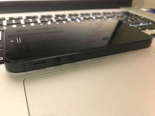 Apple iPhone 5 16GB Space Gray - Nearly looks new!