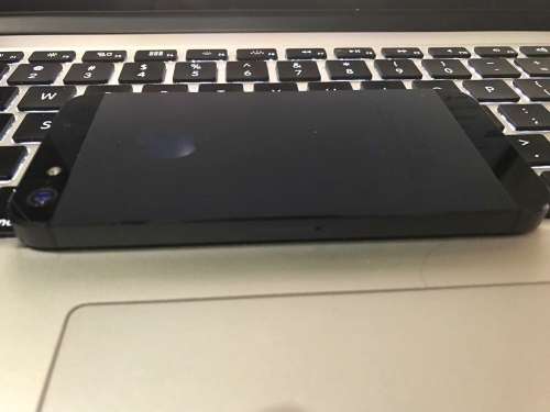 Apple iPhone 5 16GB Space Gray - Nearly looks new!