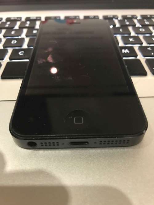 Apple iPhone 5 16GB Space Gray - Nearly looks new!
