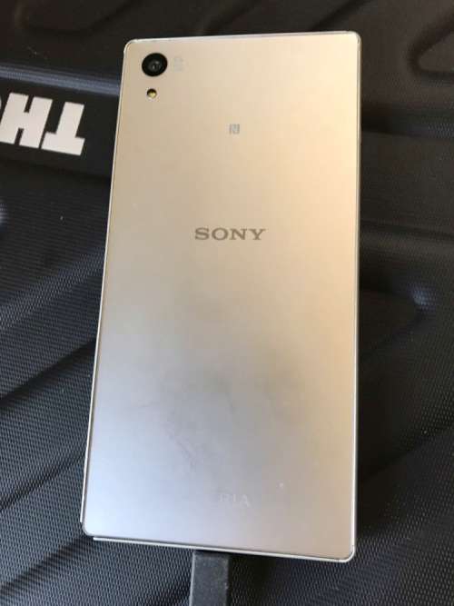 Sony Xperia Z5 Spectre (007 Edition) - Glass Cracked