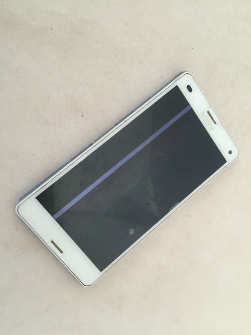 Sony Xperia Z3 Compact (Cracked LCD)