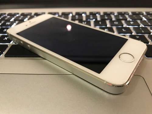 Apple iPhone 5s 32GB Silver (6 Month Warranty)