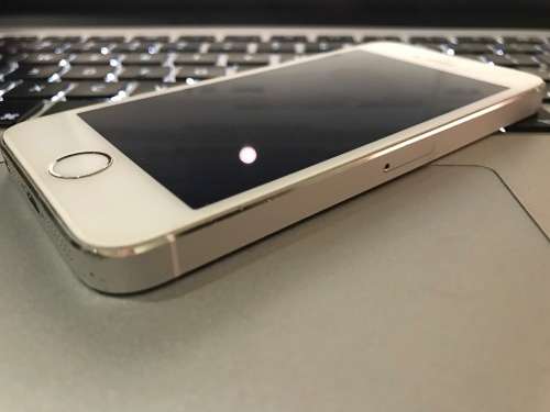 Apple iPhone 5s 32GB Silver (6 Month Warranty)