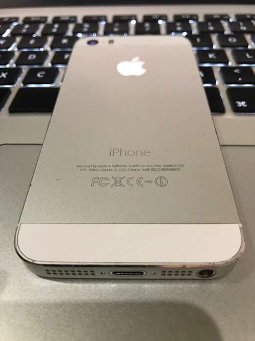 Apple iPhone 5s 32GB Silver (6 Month Warranty)